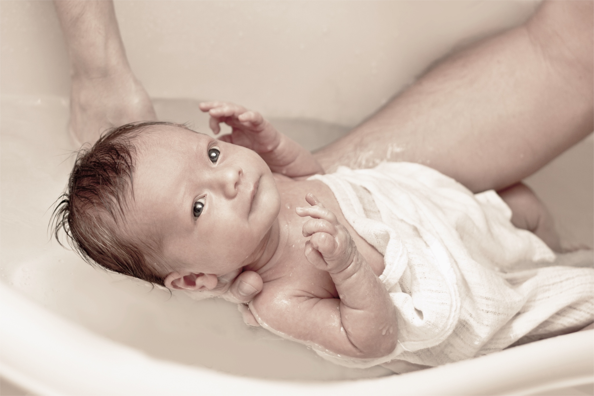 Bain enveloppé pour bébé avec Sarah